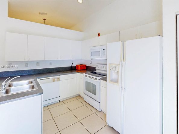 2075 SE 15th St, Homestead FL 33035