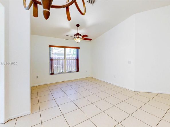 2075 SE 15th St, Homestead FL 33035