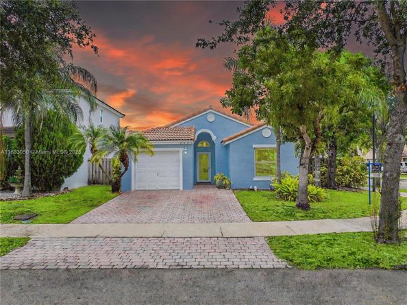 2075 SE 15th St, Homestead FL 33035