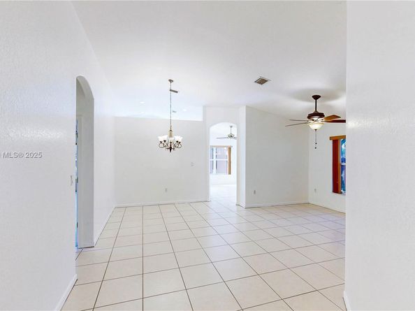 2075 SE 15th St, Homestead FL 33035