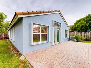 2075 SE 15th St, Homestead FL 33035