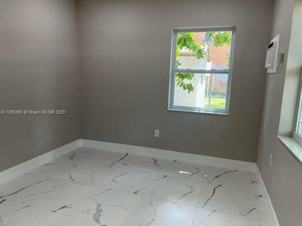 922 NW 2nd St, Miami FL 33128