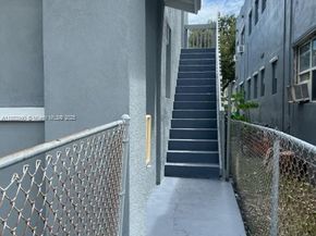 922 NW 2nd St, Miami FL 33128