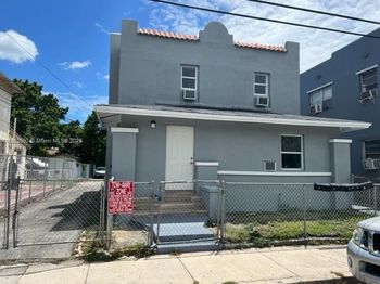 922 NW 2nd St