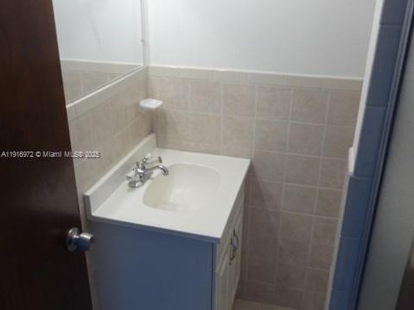 1165 98th St 403, Bay Harbor Islands FL 33154