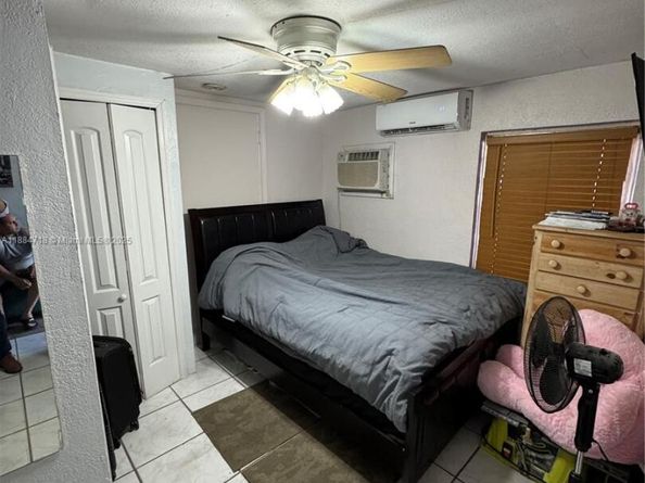 825 E 9th Ln, Hialeah FL 33010