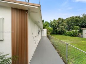 2350 NW 56th St, Miami FL 33142