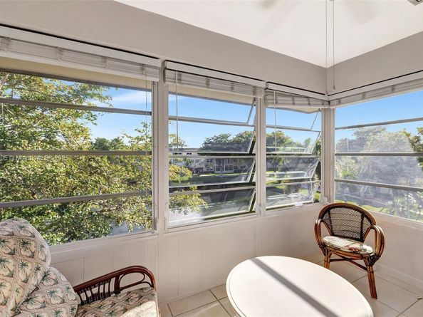 5002 NW 35th St 306, Lauderdale Lakes FL 33319