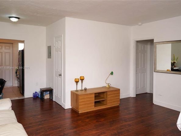 8321 Crespi Blvd, Miami Beach FL 33141