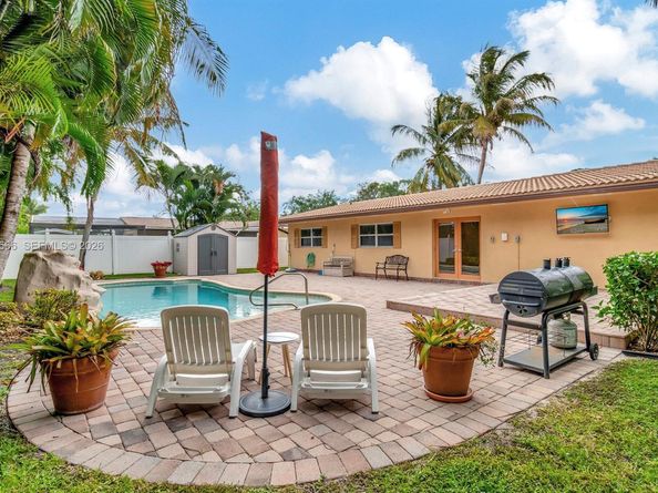 11 Forest Hills Ln, Boca Raton FL 33431