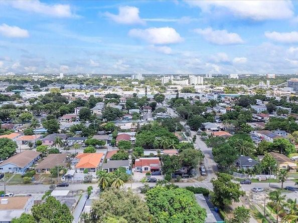 1810 NW 16th Ter, Miami FL 33125