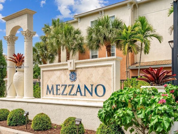 9833 Baywinds Dr 7203, West Palm Beach FL 33411
