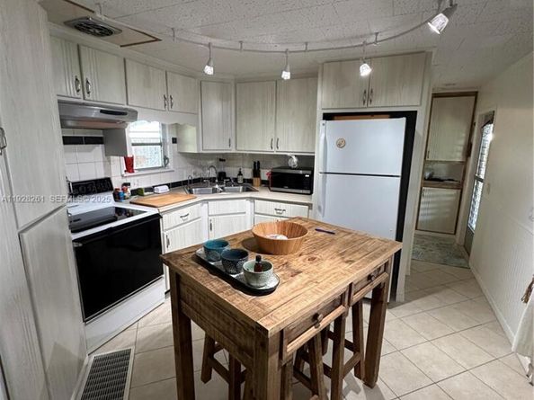 573 NE 47CT, Deerfield Beach FL 33064