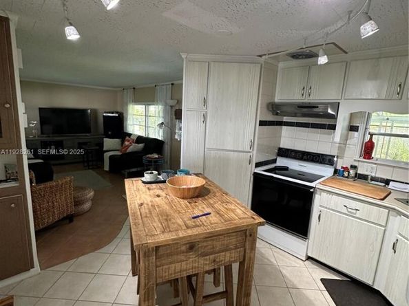 573 NE 47CT, Deerfield Beach FL 33064