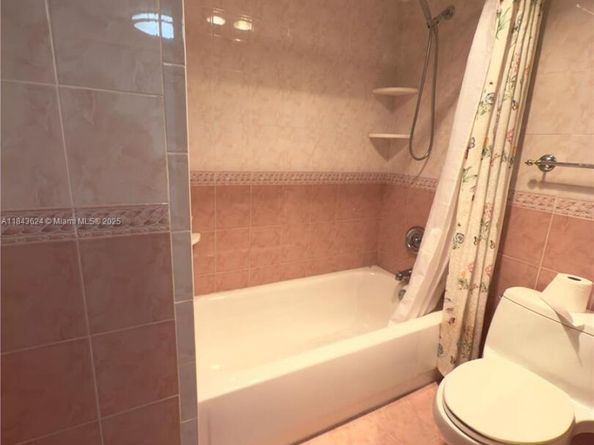 3675 N Country Club Dr 109, Aventura FL 33180