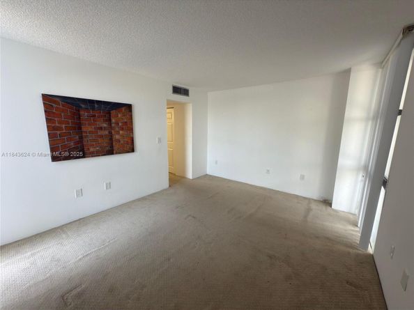 3675 N Country Club Dr 109, Aventura FL 33180