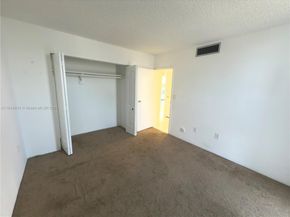 3675 N Country Club Dr 109, Aventura FL 33180