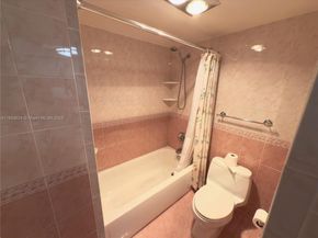 3675 N Country Club Dr 109, Aventura FL 33180
