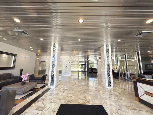 3675 N Country Club Dr 109, Aventura FL 33180