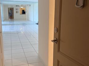 3675 N Country Club Dr 109, Aventura FL 33180