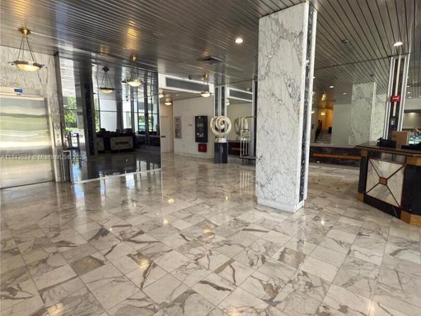 3675 N Country Club Dr 109, Aventura FL 33180