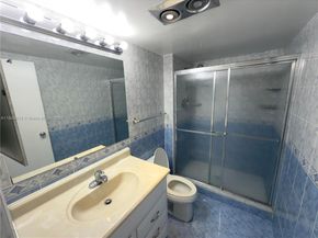 3675 N Country Club Dr 109, Aventura FL 33180