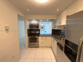 3675 N Country Club Dr 109, Aventura FL 33180