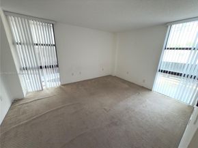 3675 N Country Club Dr 109, Aventura FL 33180