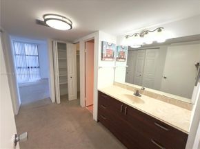 3675 N Country Club Dr 109, Aventura FL 33180
