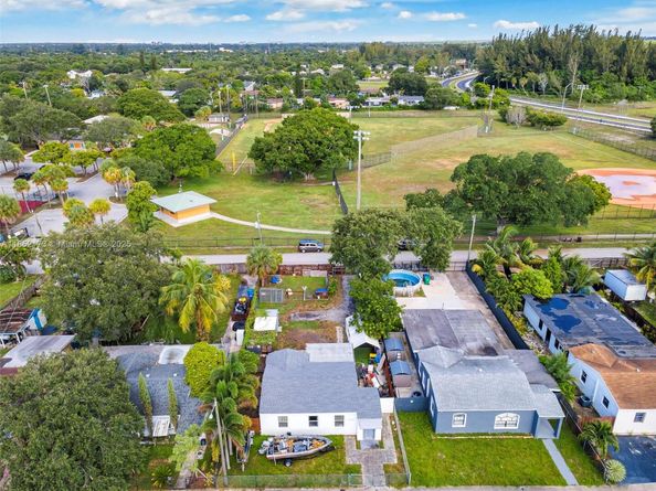 1417 SW 41st Ave, Fort Lauderdale FL 33317