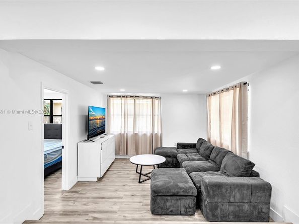 14120 NW 5th Ave, North Miami FL 33168