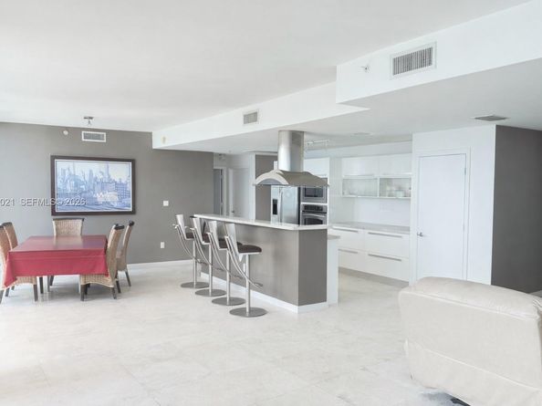 601 NE 36th St 1112, Miami FL 33137