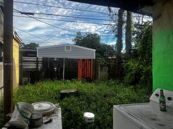 1132 NW 118th St, Miami FL 33168