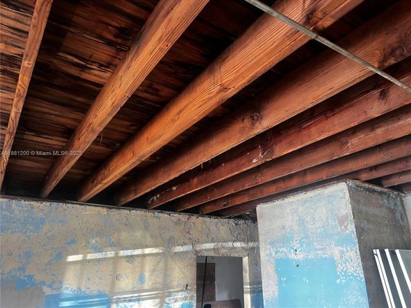 1132 NW 118th St, Miami FL 33168