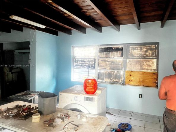 1132 NW 118th St, Miami FL 33168