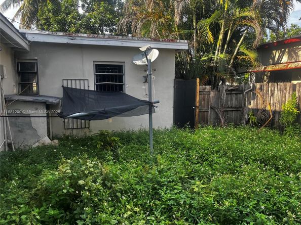 1132 NW 118th St, Miami FL 33168