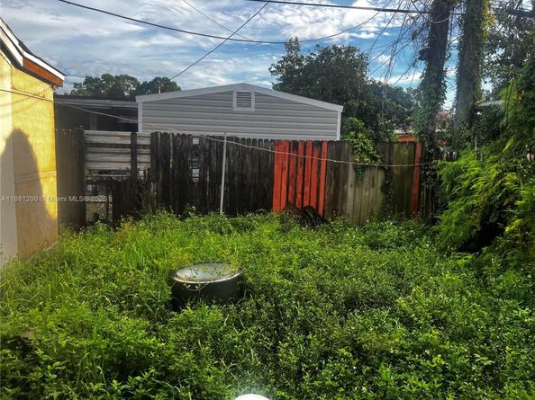 1132 NW 118th St, Miami FL 33168