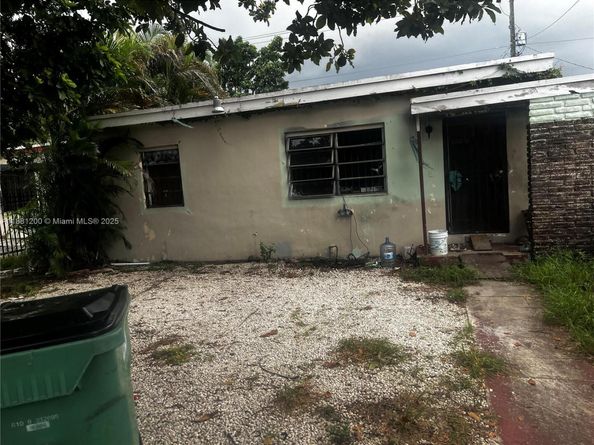 1132 NW 118th St, Miami FL 33168