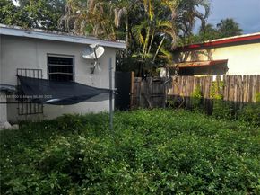 1132 NW 118th St, Miami FL 33168