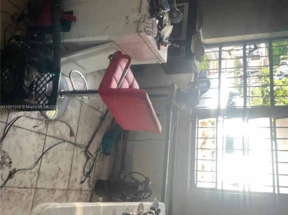 1132 NW 118th St, Miami FL 33168