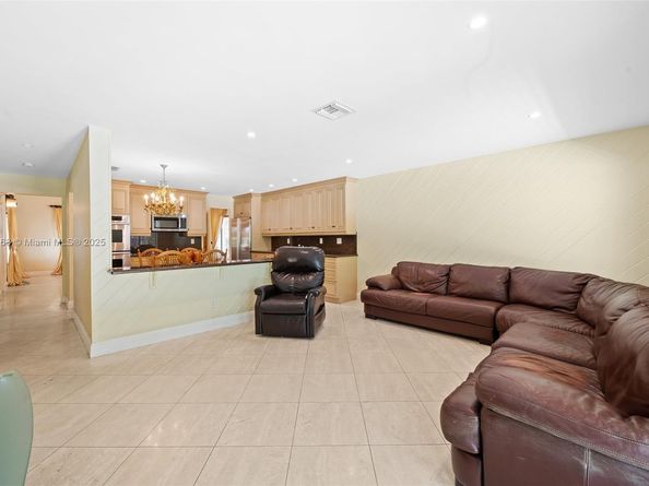 2061 NE 207th St, Miami FL 33179