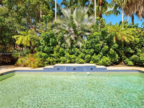 2061 NE 207th St, Miami FL 33179