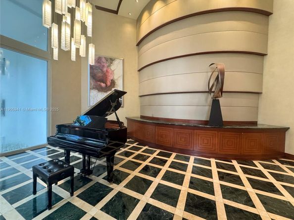 21050 Point Pl 401, Aventura FL 33180