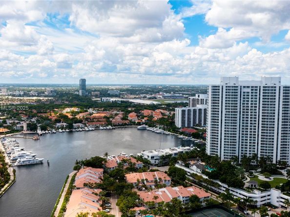 21050 Point Pl 401, Aventura FL 33180