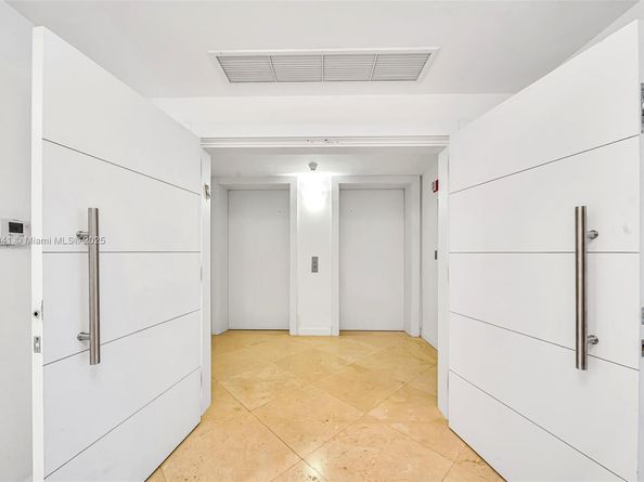 21050 Point Pl 401, Aventura FL 33180