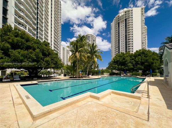 21050 Point Pl 401, Aventura FL 33180