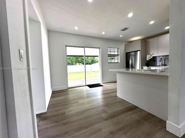 3335 NW 19th St, Miami FL 33125