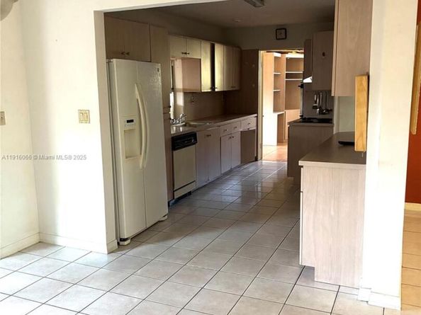 17960 NE 6th Ave, North Miami Beach FL 33162