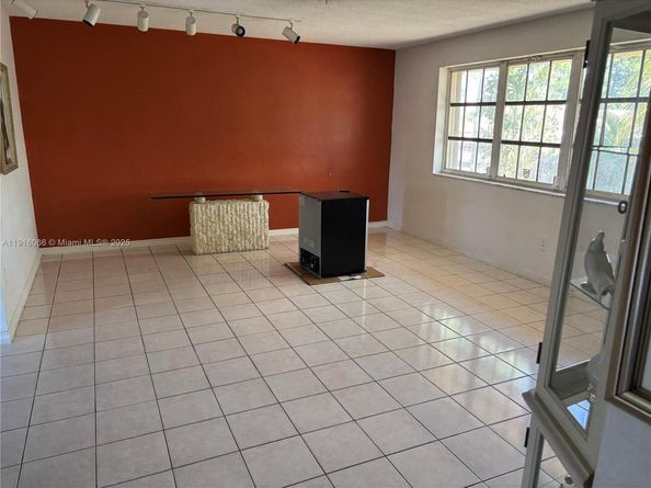 17960 NE 6th Ave, North Miami Beach FL 33162