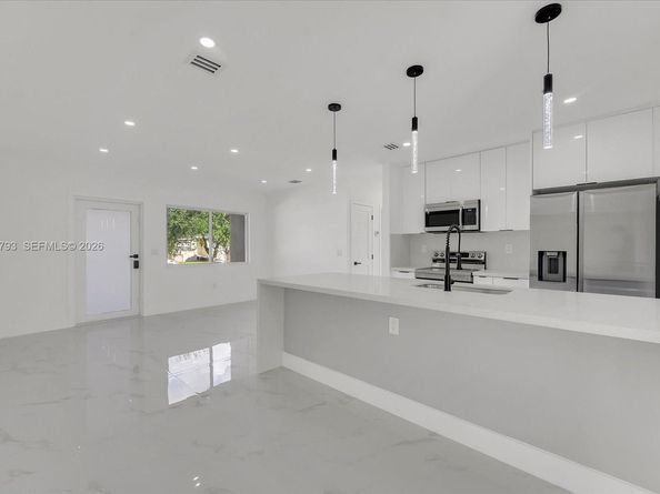 910 NW 133rd St, North Miami FL 33168